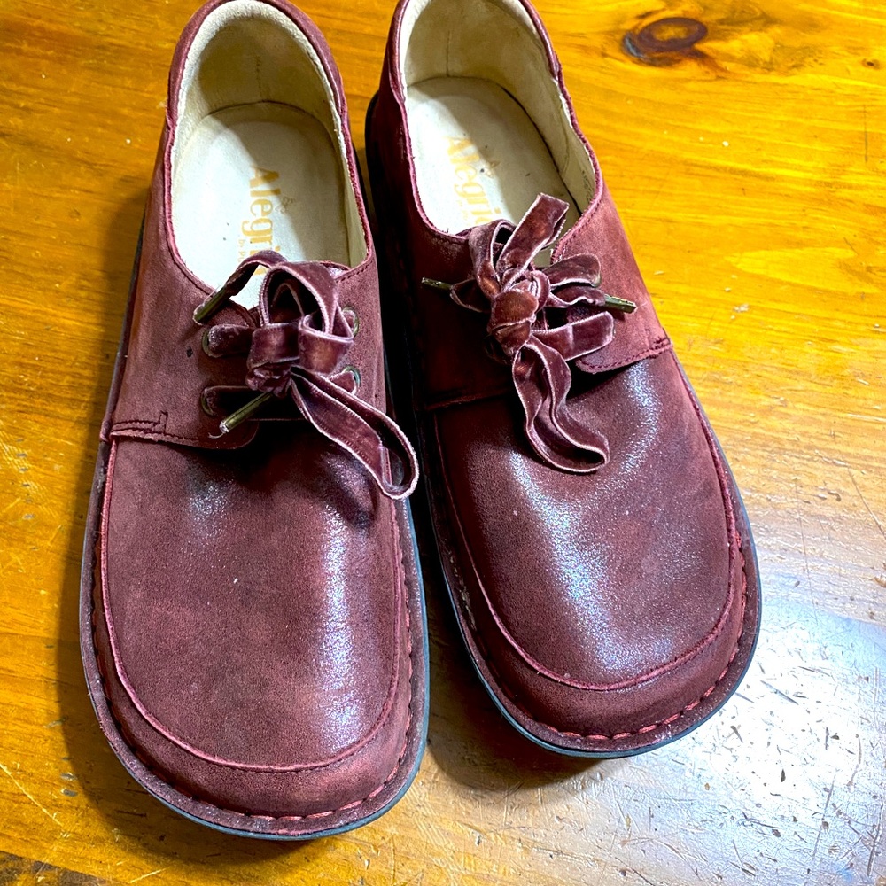 Alegria Barely Worn Comfy Cute Shoes! Maroon/slip resistant